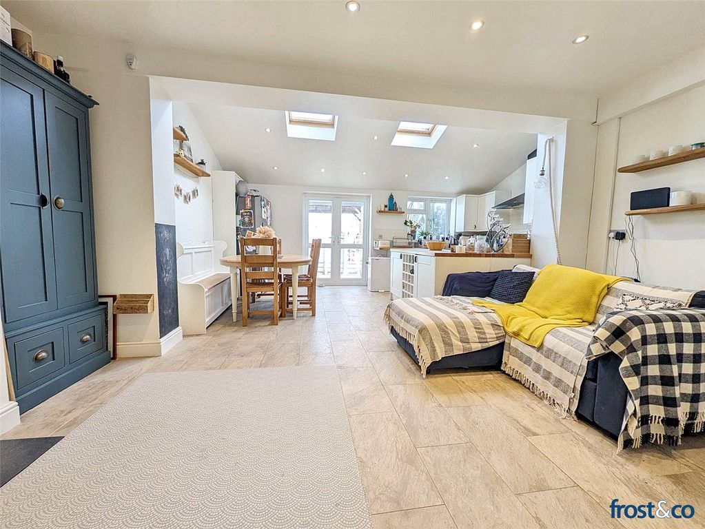 Property photo 1 of 27 Sandbanks Road