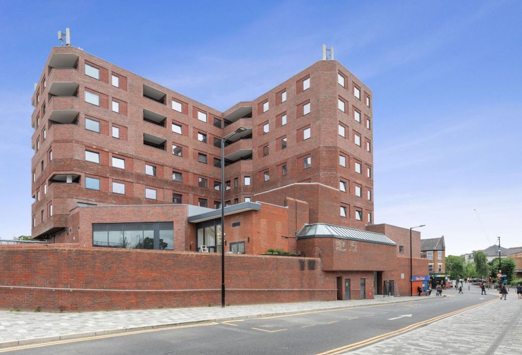 Property photo 2 of 13 Facade (Example)