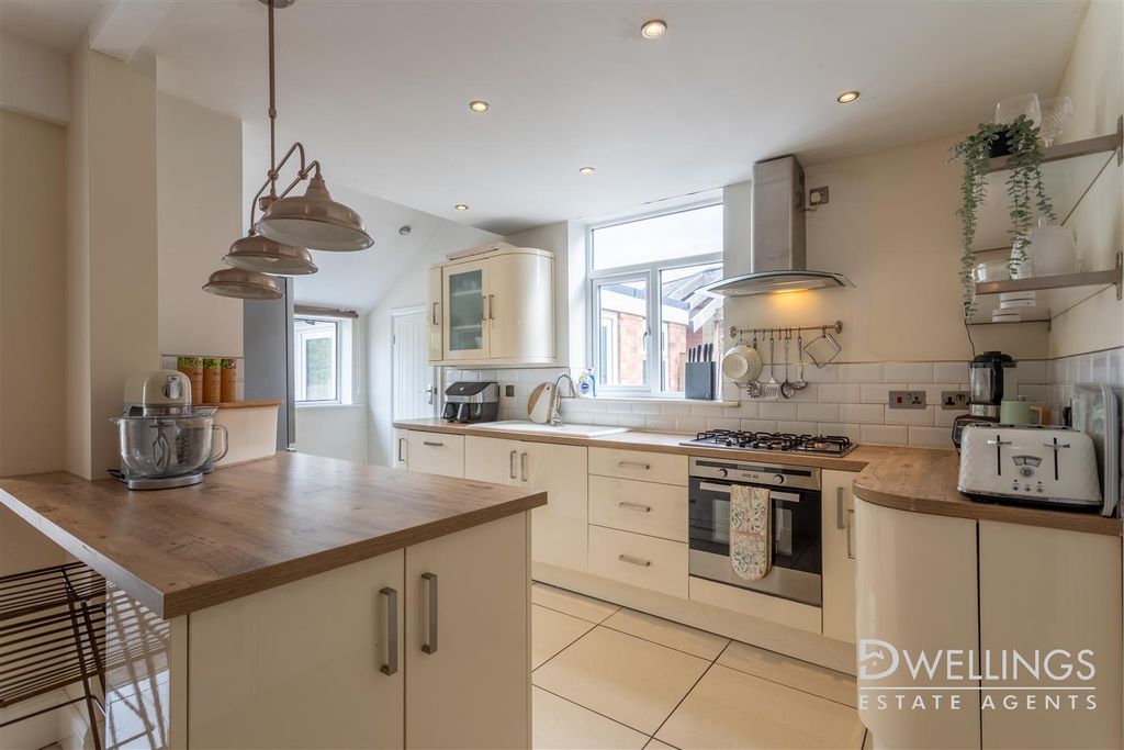 Property photo 2 of 30 Dwelest - 36 Tower Road, Burton On Trent, De15 0Nl