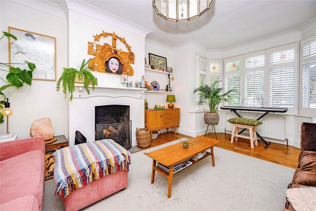 Property photo 3 of 24 Sitting Area