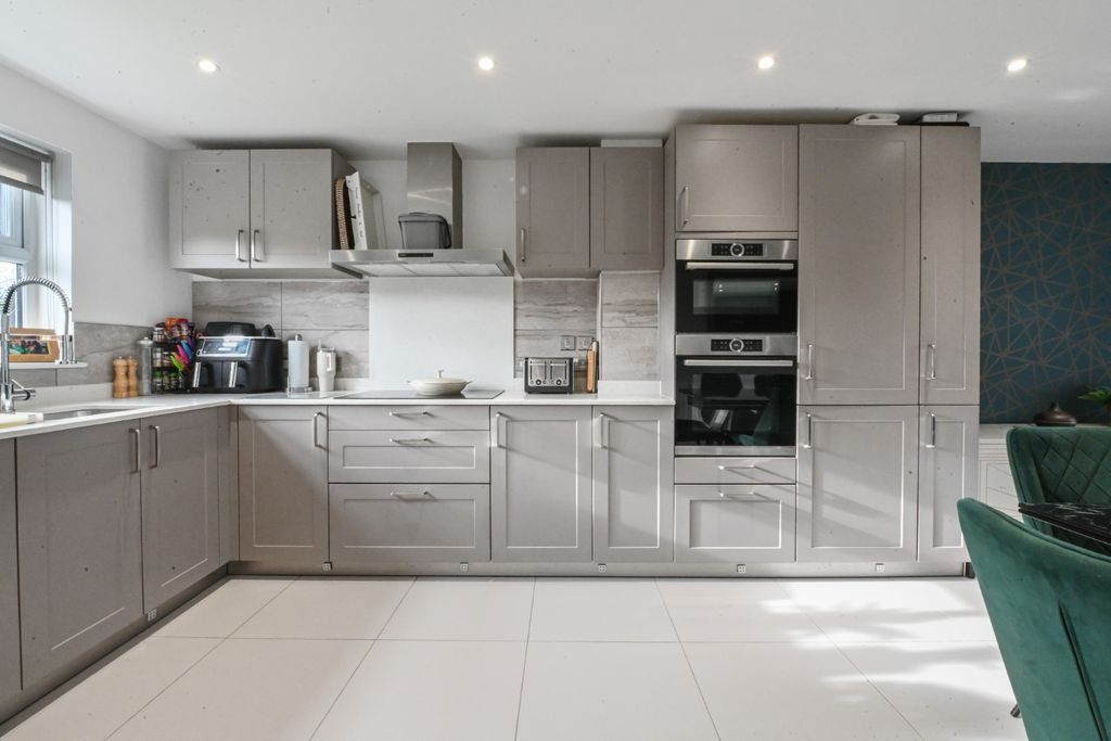 Property photo 1 of 33 4851860