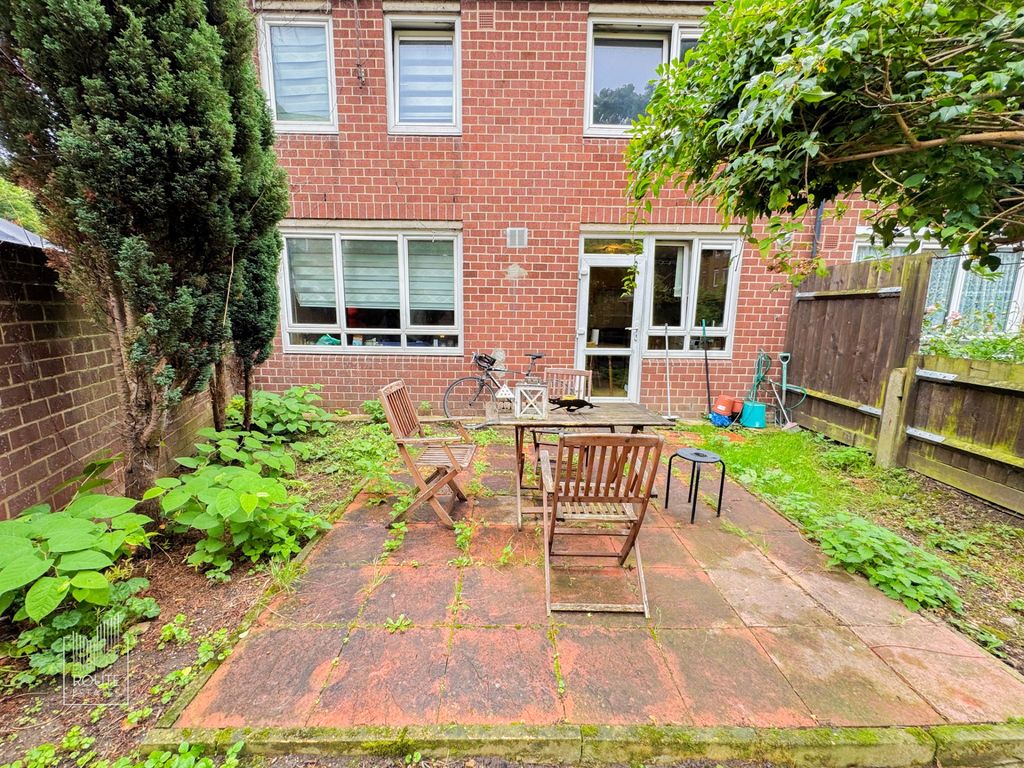 Property photo 1 of 14 Photo 5