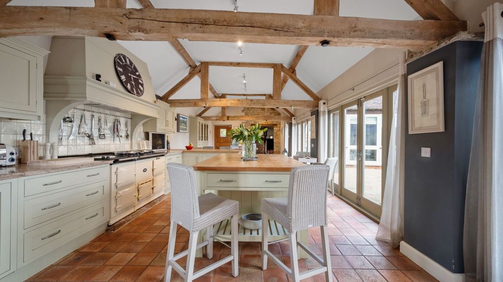 Property photo 2 of 18