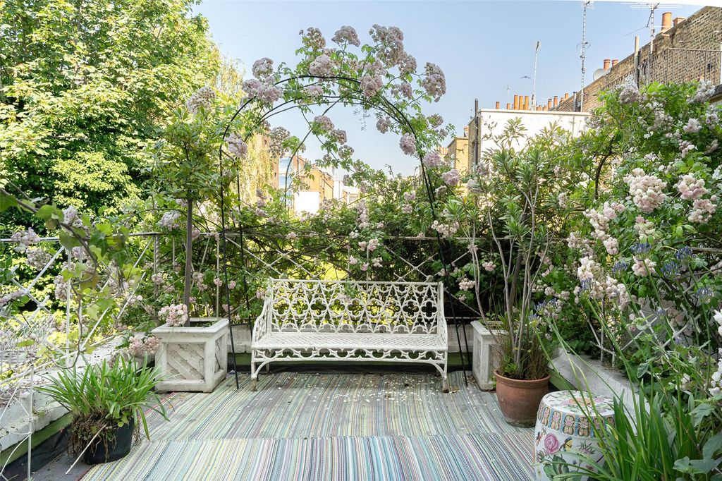 Property photo 2 of 10 Terrace