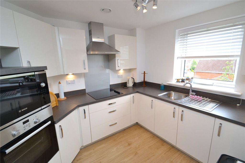 Property photo 2 of 19 Picture No. 11