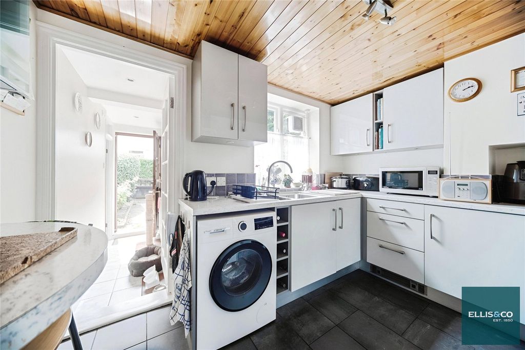 Property photo 2 of 10 Picture No. 11