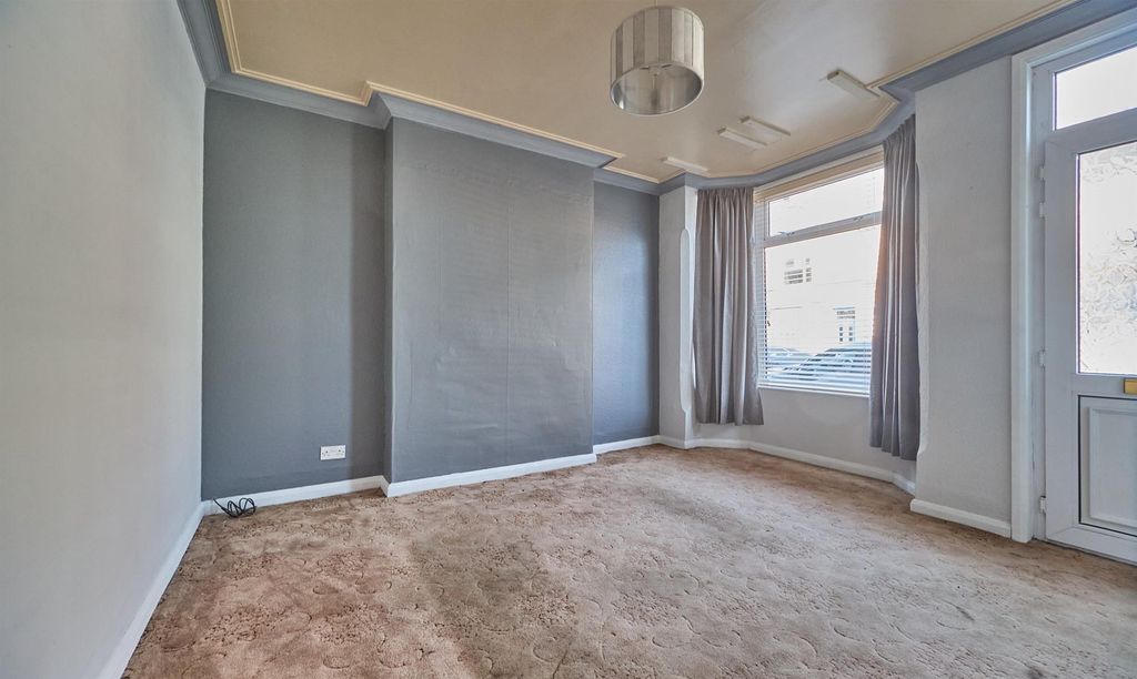 Property photo 2 of 15 Highfields Road.Jpg
