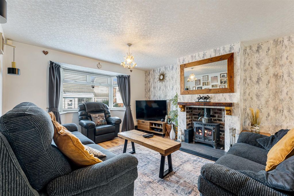 Property photo 2 of 25 29 Milton Avenue-23.Jpg