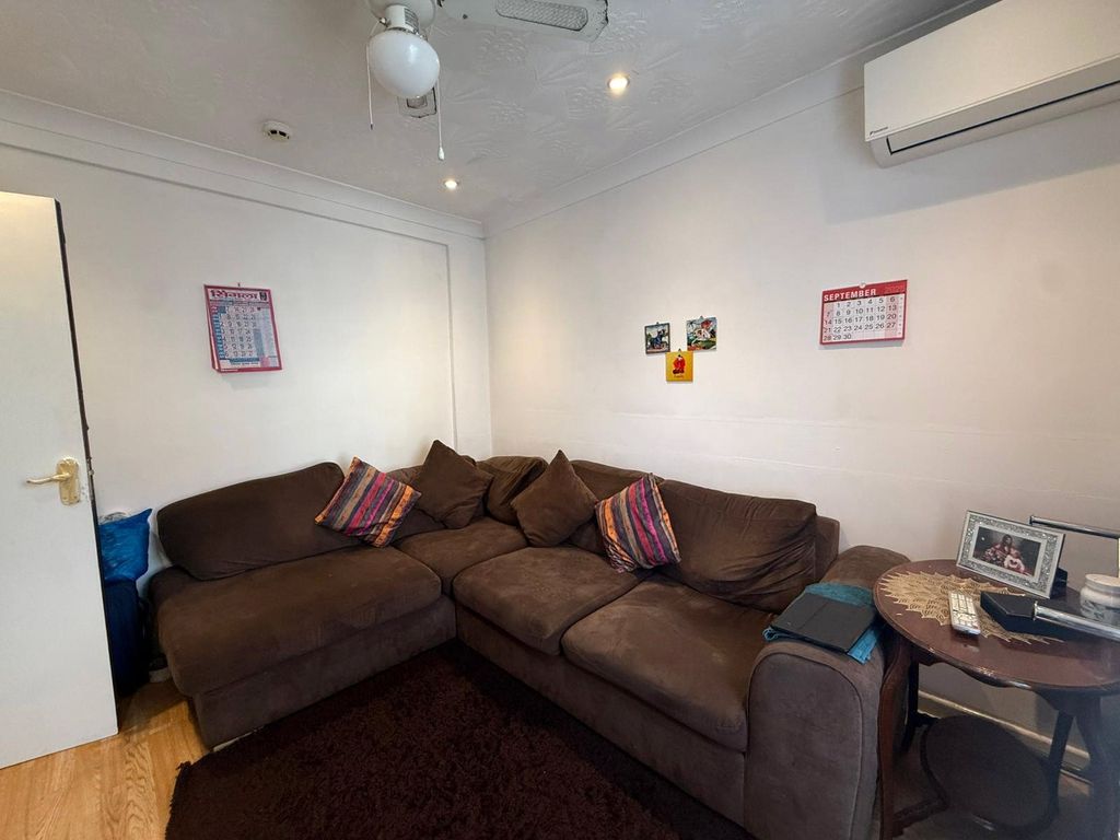 Property photo 2 of 16 Picture No. 09
