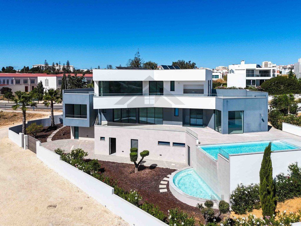 Property photo 1 of 60 Luxury 4 Bedroom Villa For Sale With Sea Views And Pool In Lagos