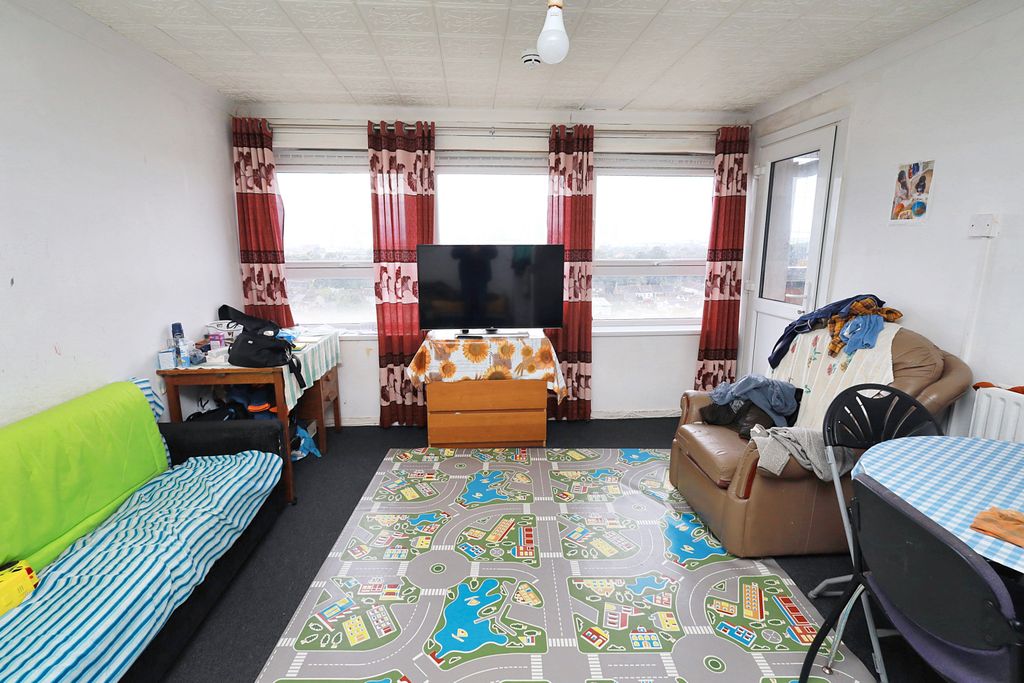 Property photo 3 of 18