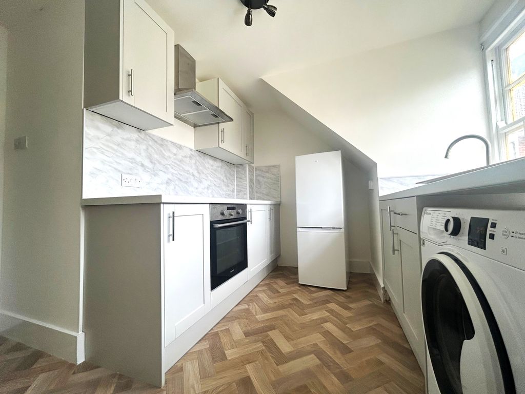 Property photo 3 of 9 Kitchen