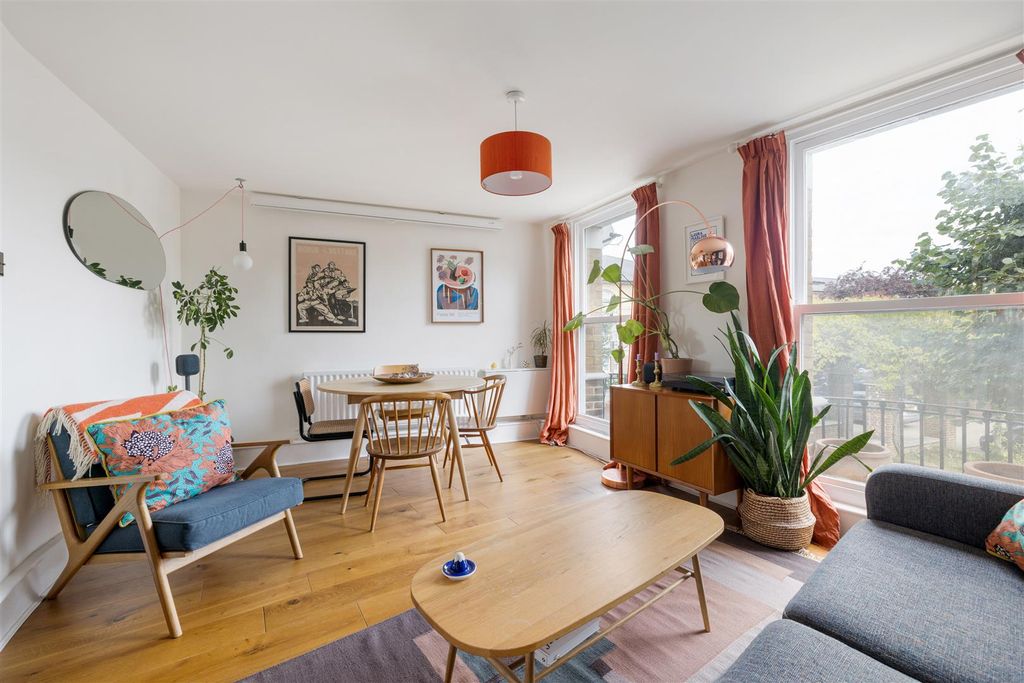 Property photo 2 of 23 Mothers Square E5