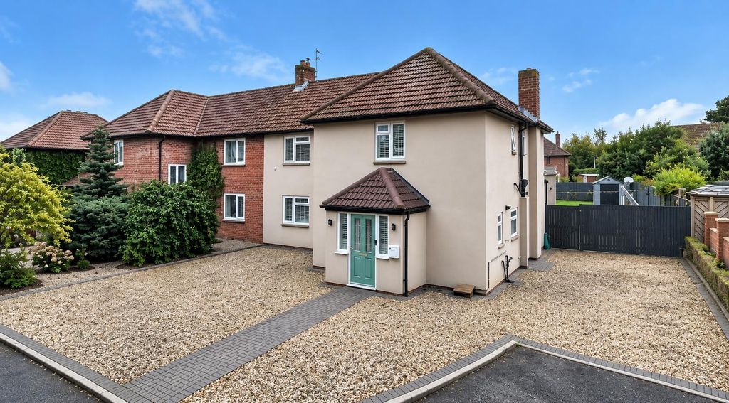 Property photo 1 of 33