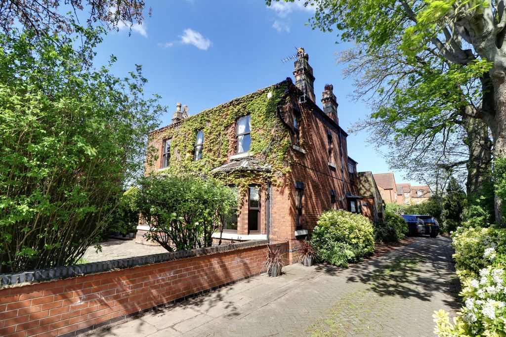 Property photo 1 of 37