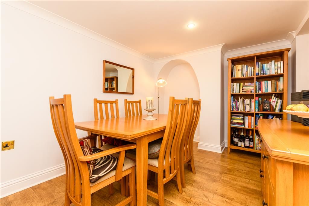 Property photo 2 of 8 Dining Area
