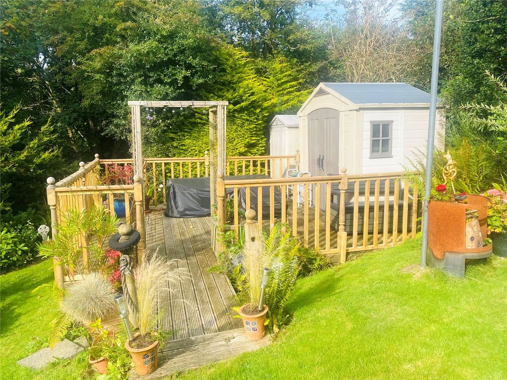 Property photo 2 of 27 Picture No. 33