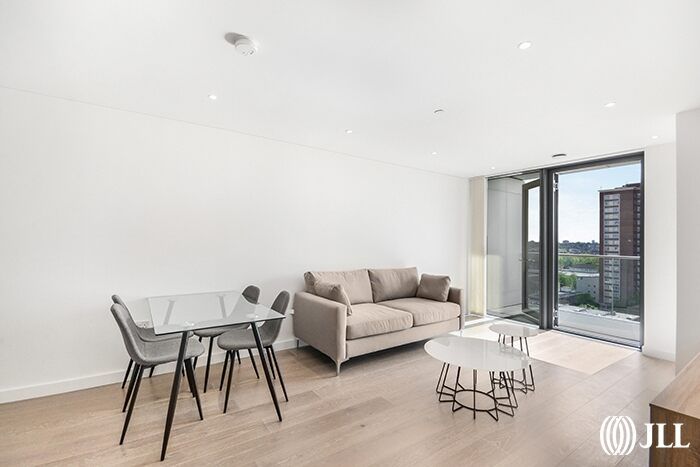 Property photo 1 of 18 Carriage House, ...