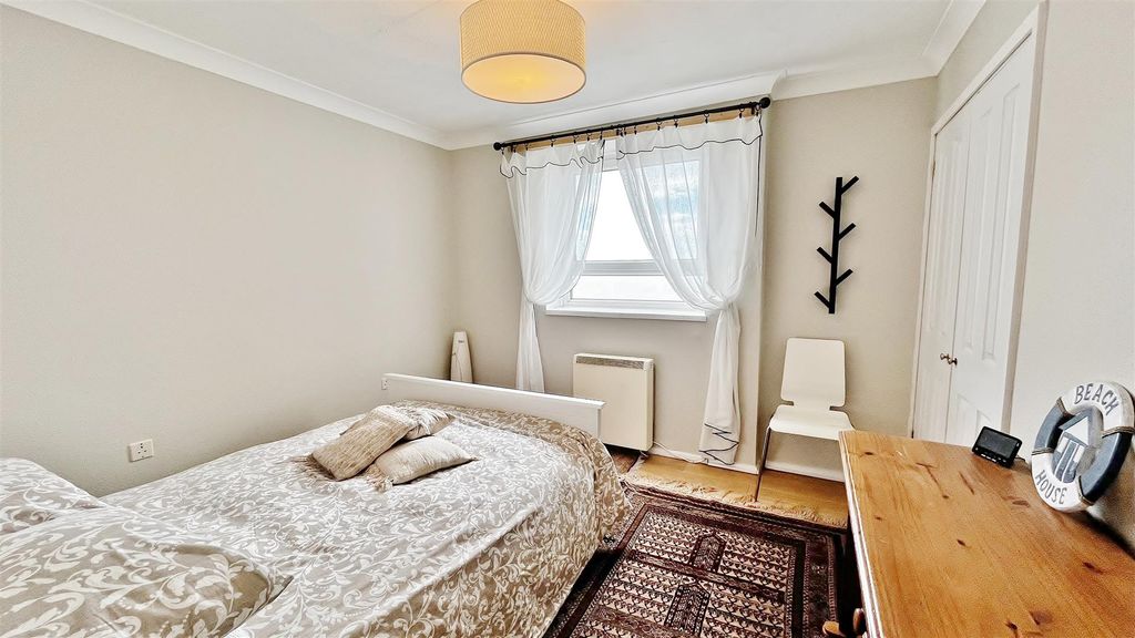 Additional image 17 of 2 bed flat for saleFrinton Court, The Esplanade, Frinton-On-Sea CO13