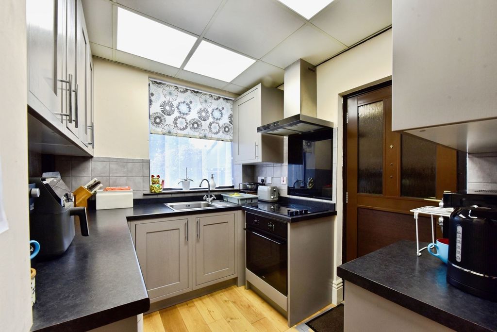 Property photo 2 of 20 Pbox-Img.Jpg
