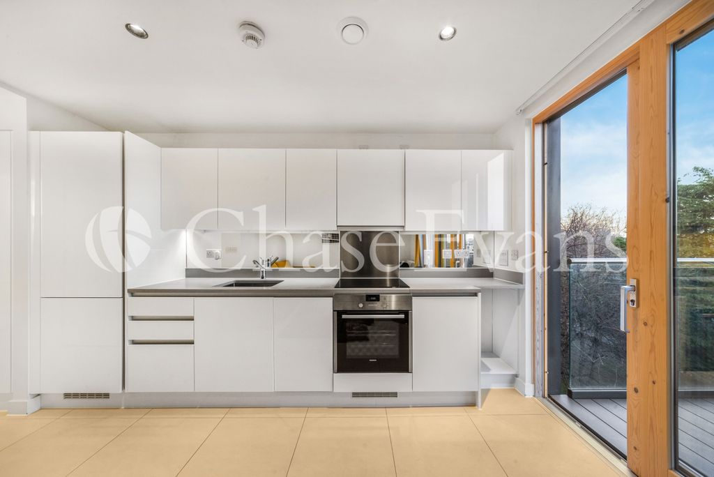 Property photo 2 of 11 Kitchen