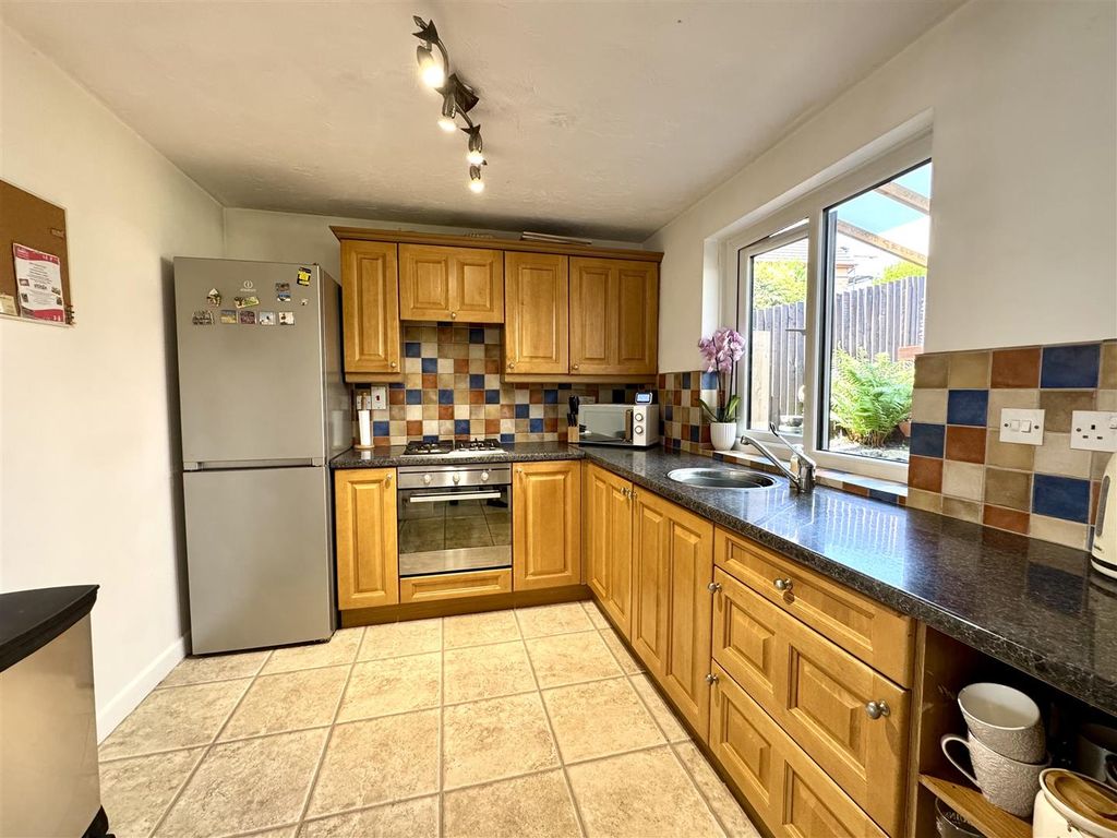 Property photo 2 of 17 Kitchen