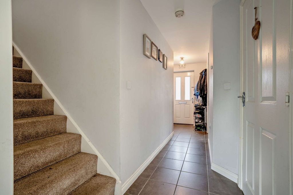 Property photo 3 of 27