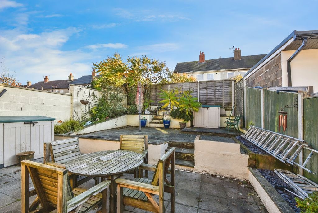 Property photo 2 of 17 Photo