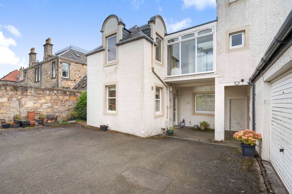 Property photo 3 of 35