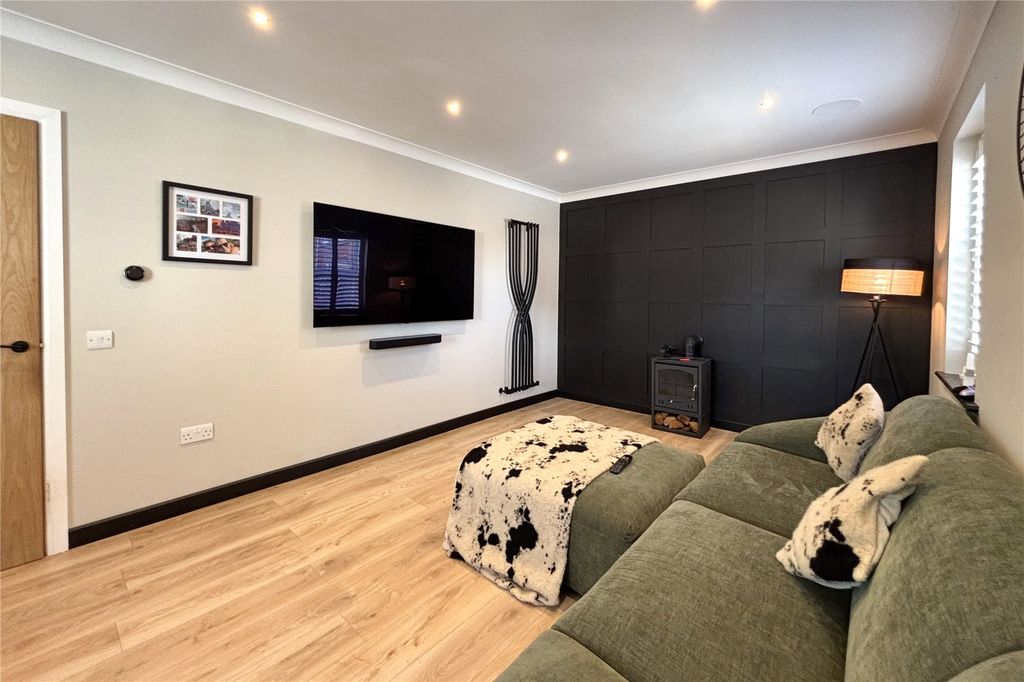 Property photo 2 of 26 Picture No. 17