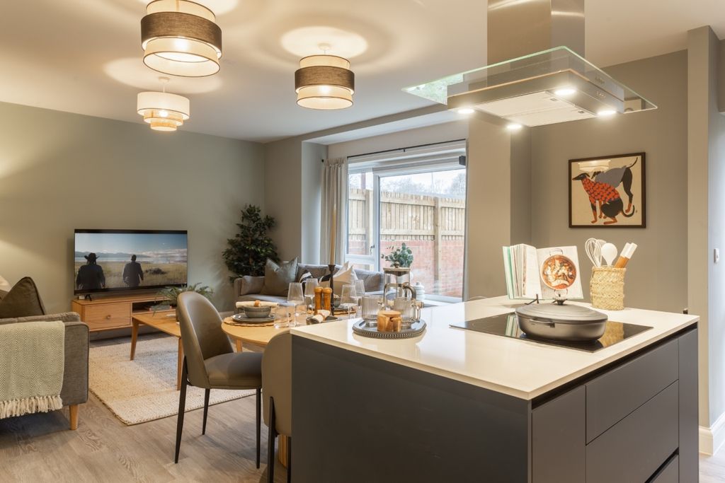 Property photo 2 of 32