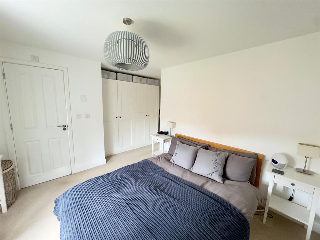 Additional image 14 of 3 bed detached house for saleWebb Close, Hook RG27