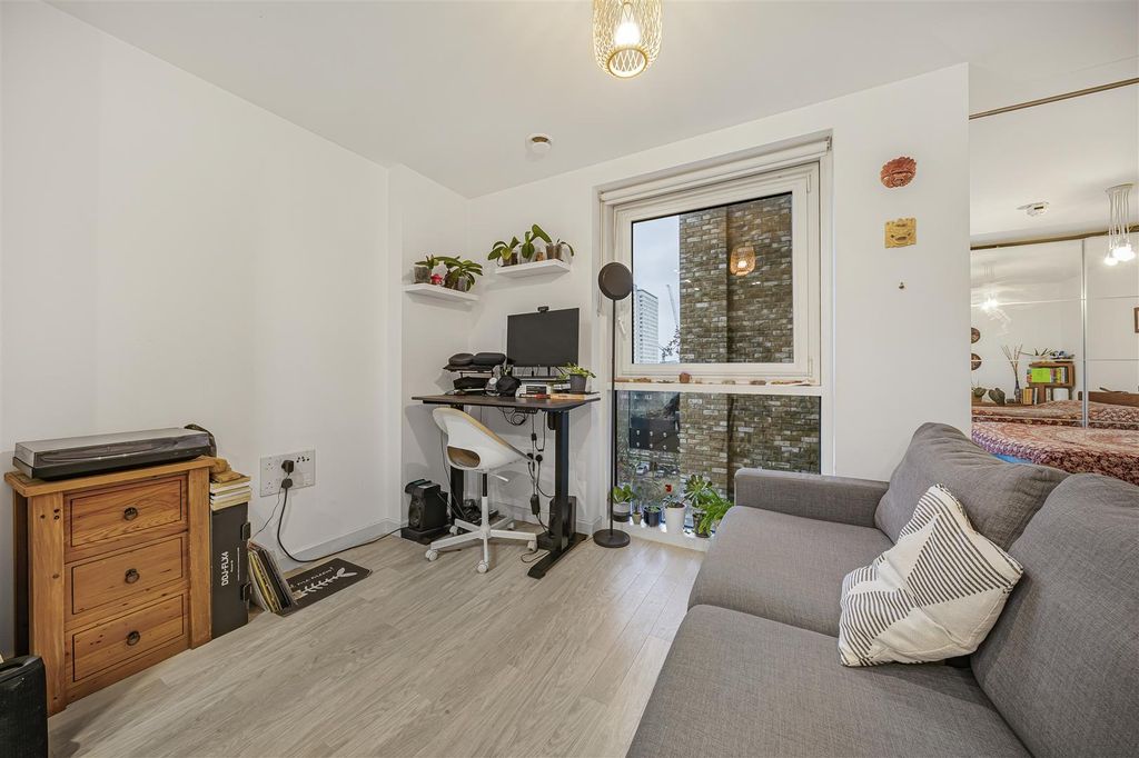 Property photo 2 of 12 Nyland Court