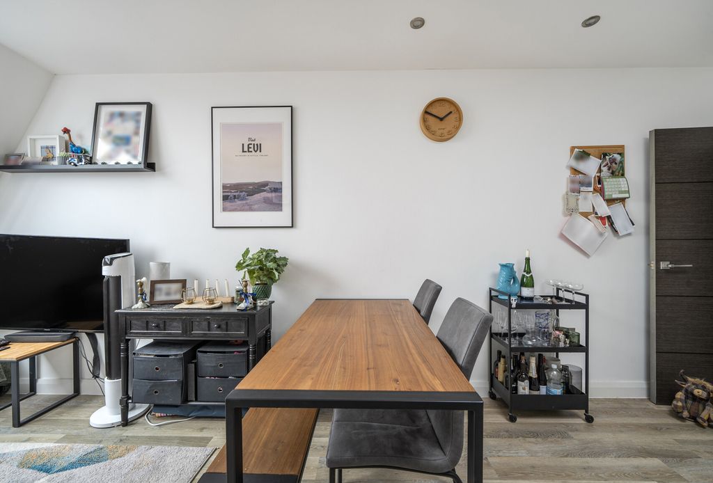Property photo 2 of 17 1343834-15-68A71c...