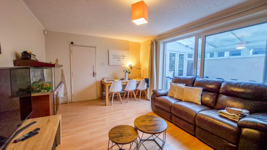 Property photo 3 of 25 20251220_110517