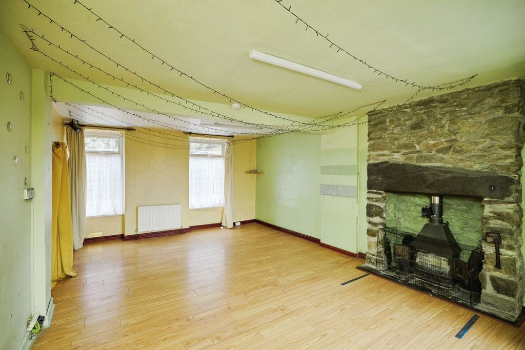 Property photo 2 of 26