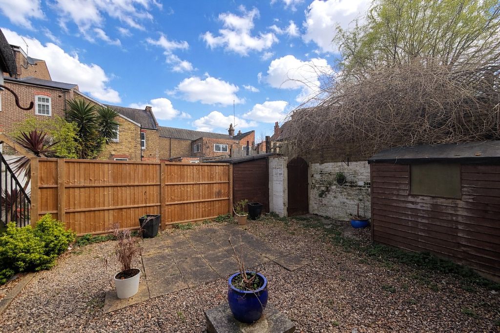 Property photo 3 of 22 Garden