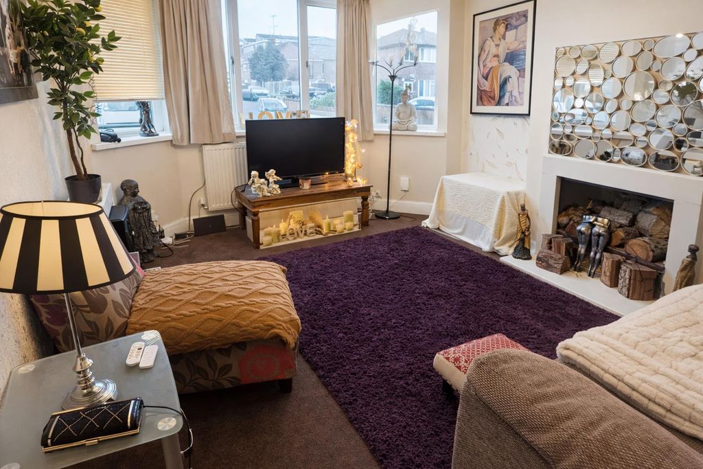 Property photo 2 of 19 Lounge/Sitting Room