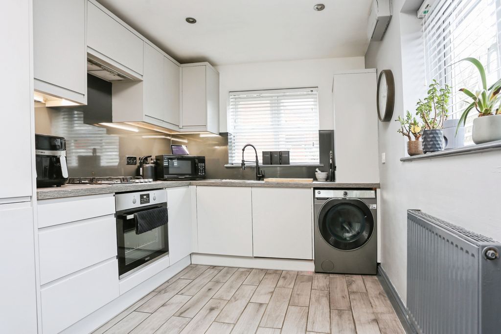 Property photo 2 of 19 P09c2905