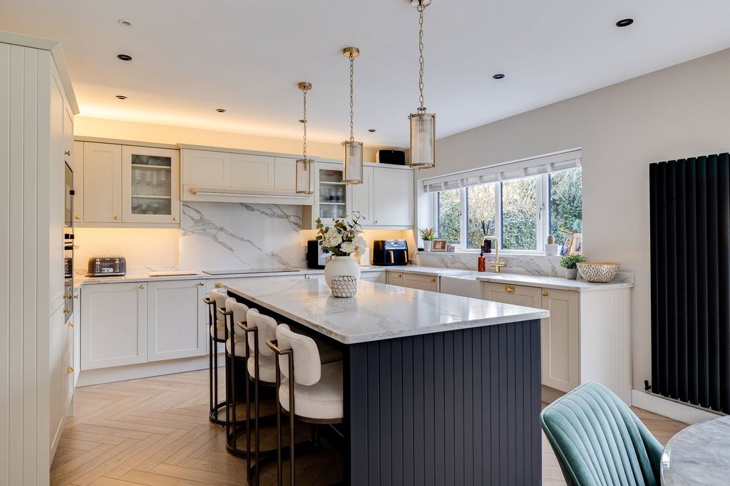 Property photo 2 of 32