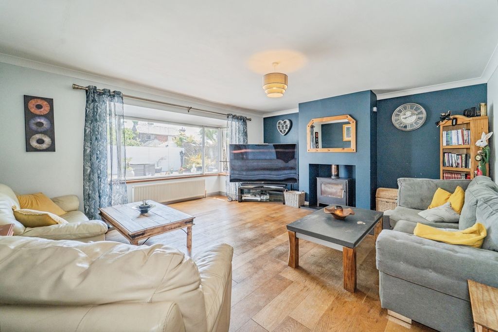 Property photo 3 of 28 Pbox-Img.Jpg