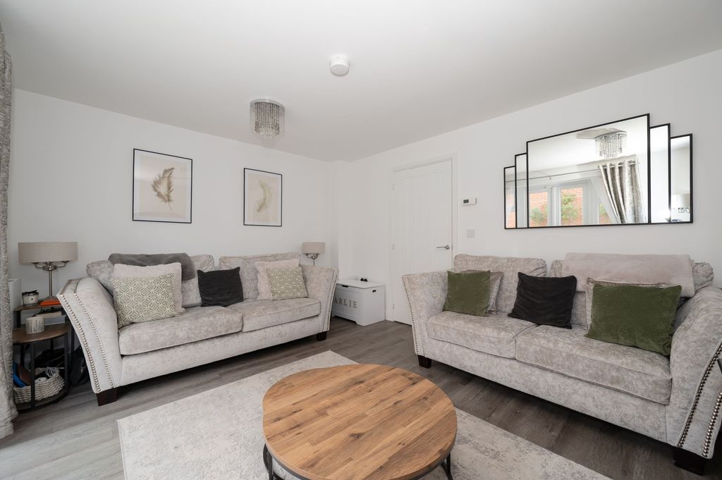 Property photo 3 of 31