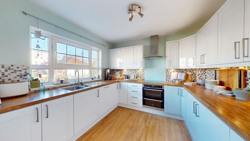 Property photo 2 of 20 11172025_153839