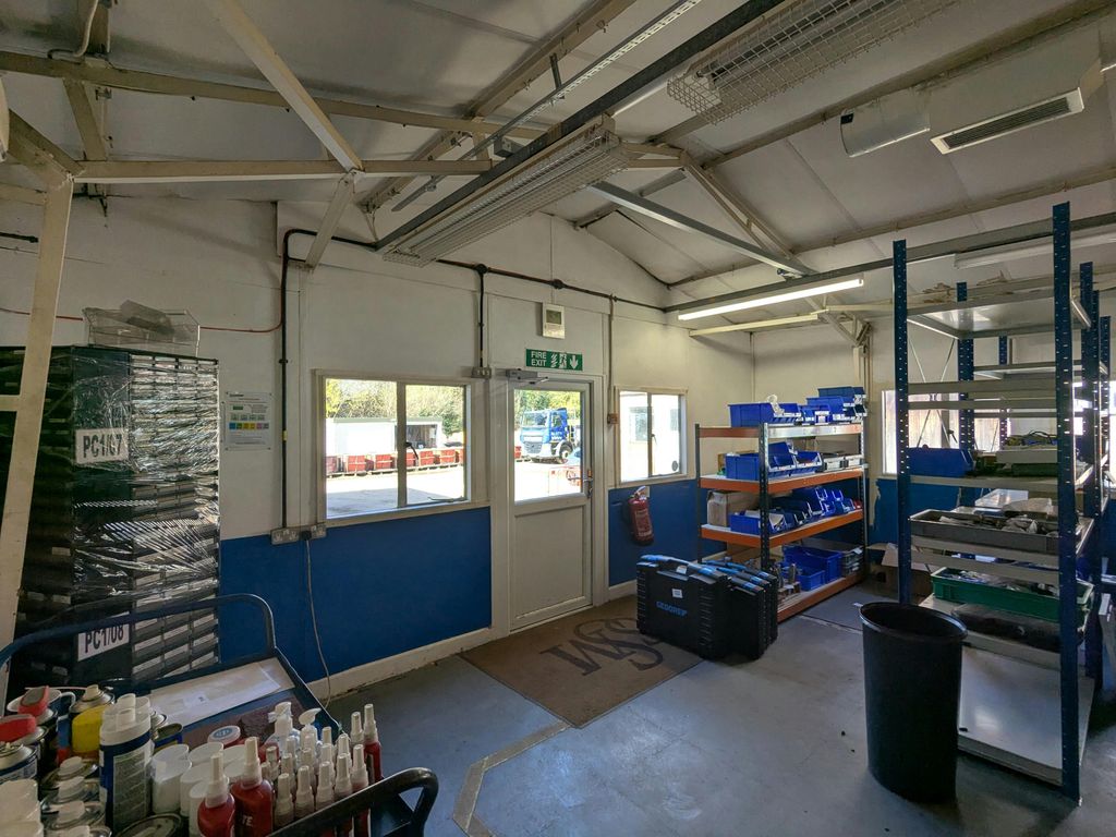 Property photo 2 of 5 1000008525.Jpg