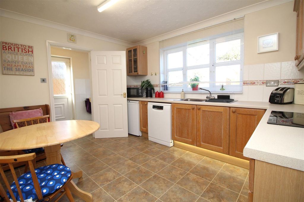 Property photo 3 of 21 Kitchen 2.Jpg