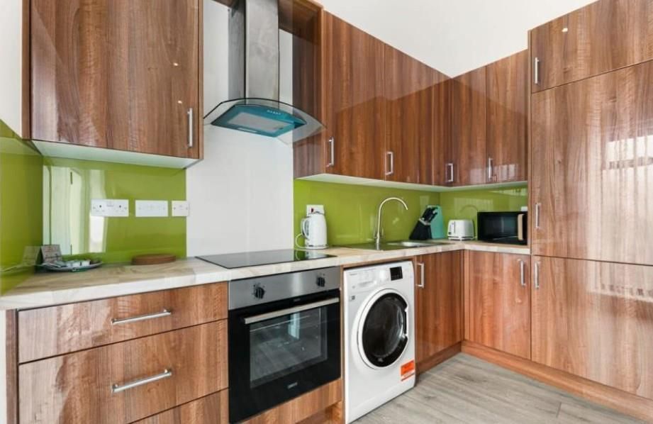 Property photo 1 of 11 Kitchen