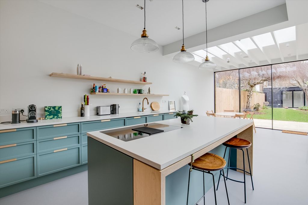 Property photo 3 of 18 Image