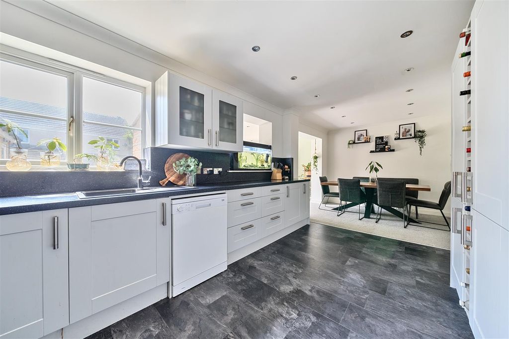 Property photo 2 of 19 1311589-11-685d4F97F23d5.Jpg