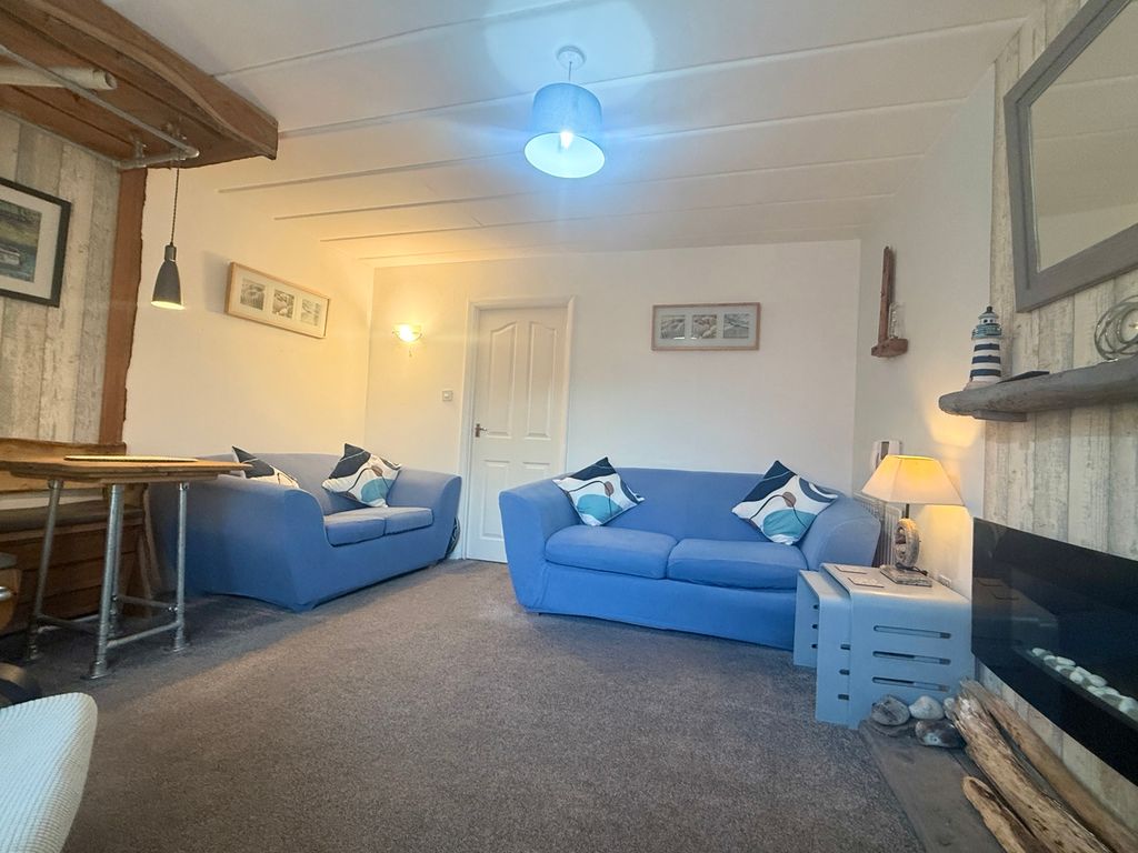 Property photo 3 of 8 Photograph