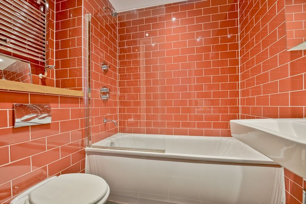 Property photo 3 of 7 Bathroom